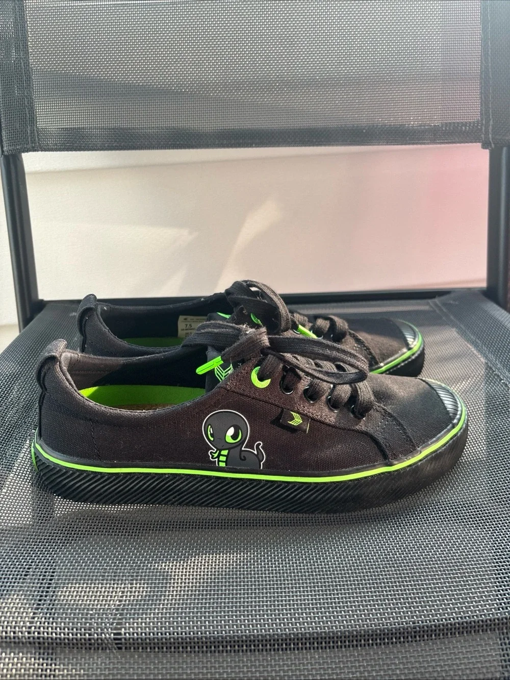 Cariuma x Razer Sneki Snek OCA Low Top sneakers Size 7.5 Women or 6 Men